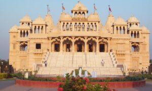 DAY 04  -  Dwarka – Porbandar – Somnath (250km/05hrs)